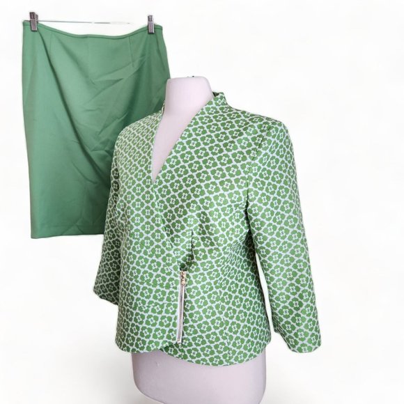 Green and White Skirt Set - Picture 2 of 16